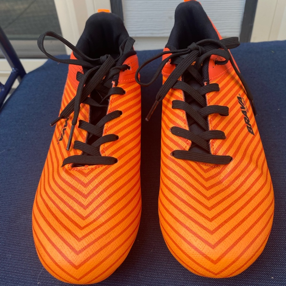 Brava orange soccer cleats boys size 5.5